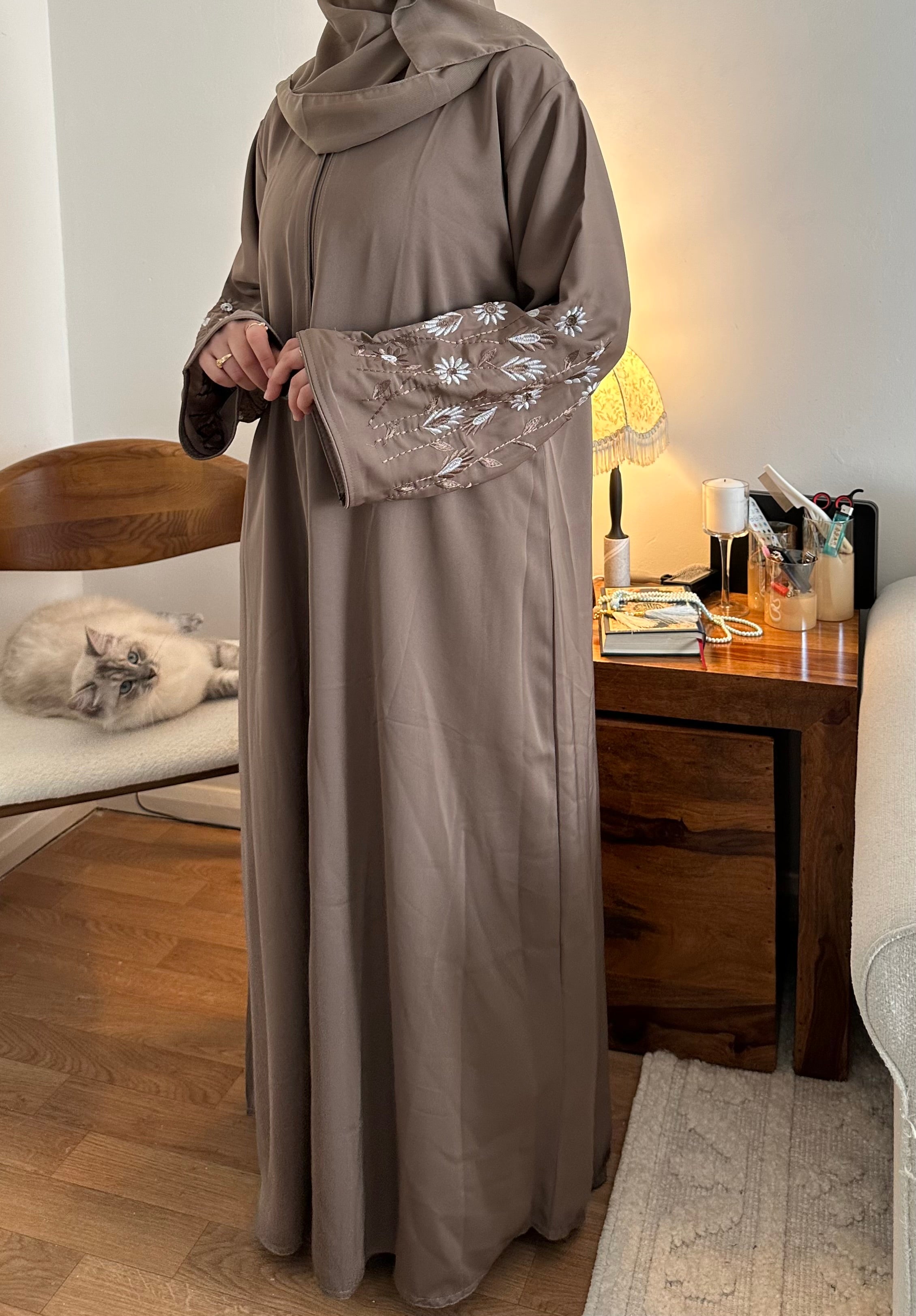 Noura abaya